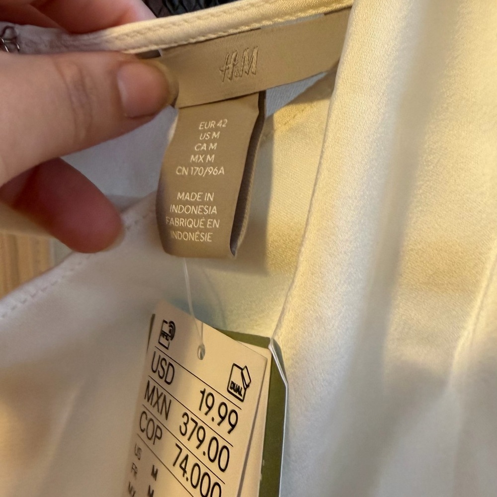 H&M Cream Sleeveless Drape-Front Blouse - Picture 2 of 6